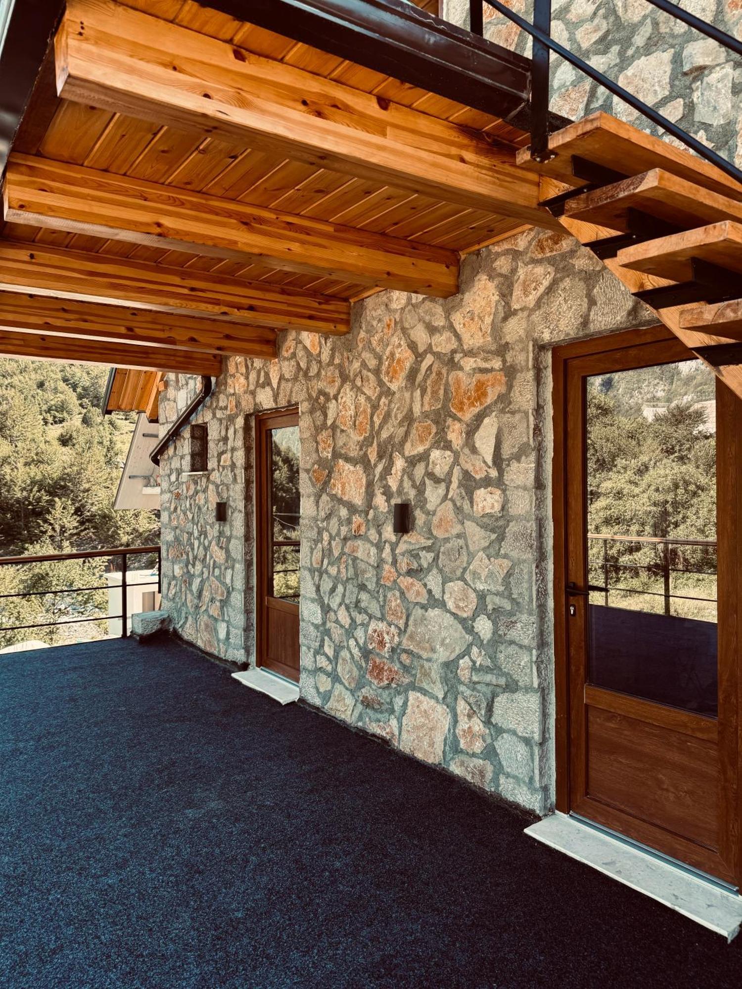 Apartament Shkalla *